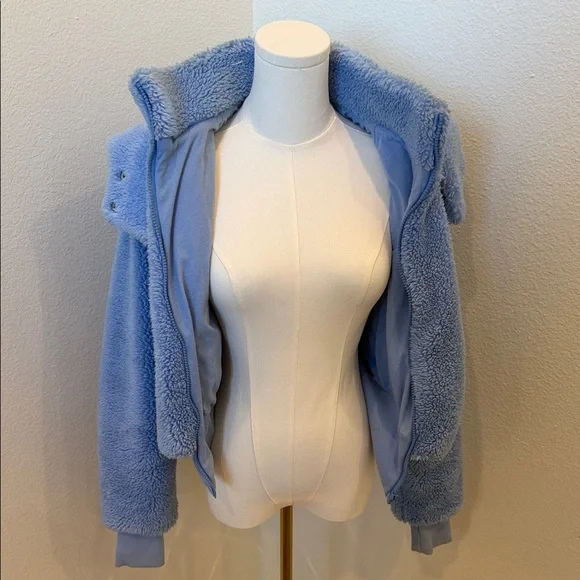 ALO Yoga Soft Blue Foxy Sherpa Jacket - Picture 6 of 8